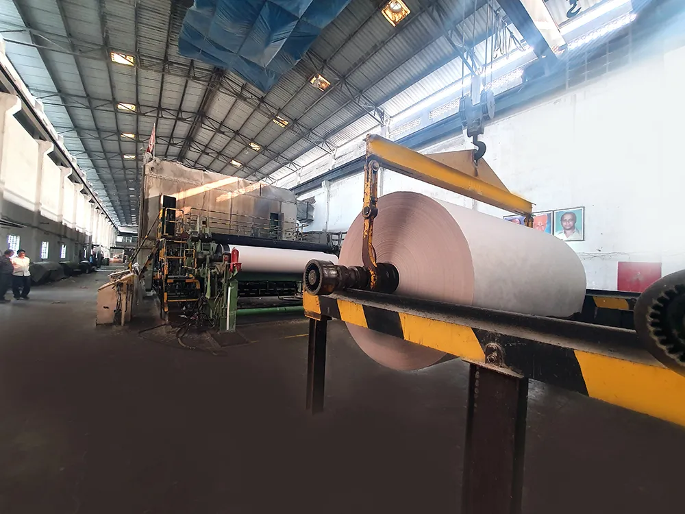 Large paper reels on production equipment